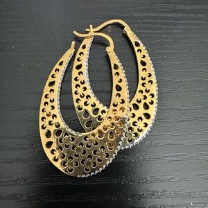 Gold oval hoop earrings